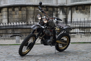 Arzée custom moto sur la base d’une HONDA XL 600 cc, la Paris-Dakar de 1985 qui célèbre le Japon et l’esprit du tout-terrain.Enfer III est une machine d’exception, elle vous séduira ou vous effrayer à la fois ... moto d'arzee loiret givraines 